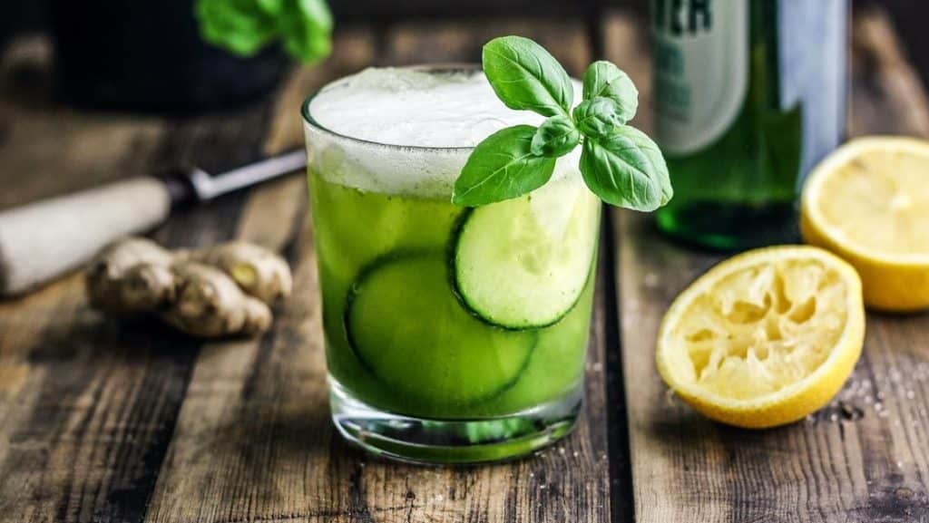 Alkoholfreier Cocktail Mit Basilikum