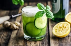 Alkoholfreier Cocktail Mit Basilikum