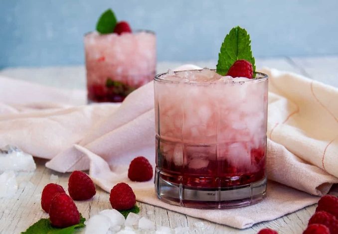 Raspberry-Gin-Smash-Cocktail